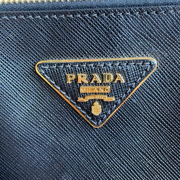 PRADA Saffiano Lux Tote Medium Size - Black - Picture 5 of 16